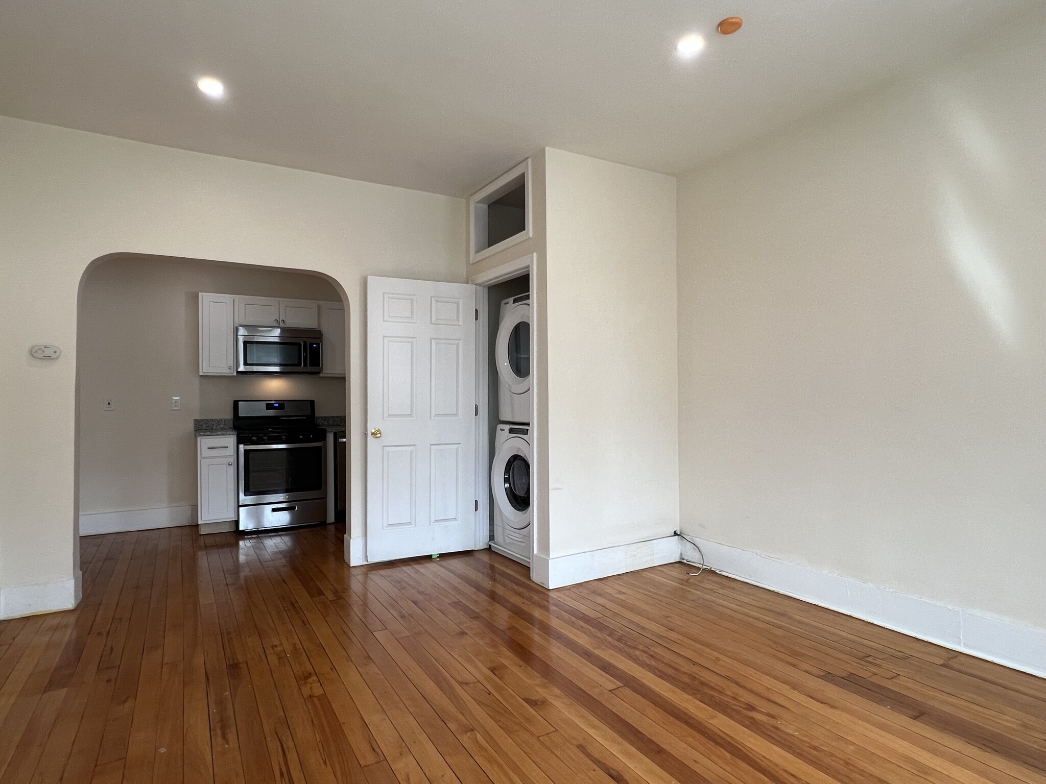 3 bed, 1 bath apartment for rent at 215 Harvard Ave Unit 9PH, Brighton — photo 3 of 20