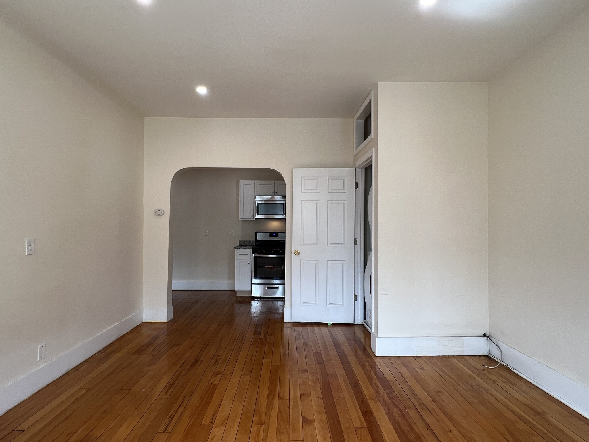 3 bed, 1 bath apartment for rent at 215 Harvard Ave Unit 9PH, Brighton — photo 4 of 20
