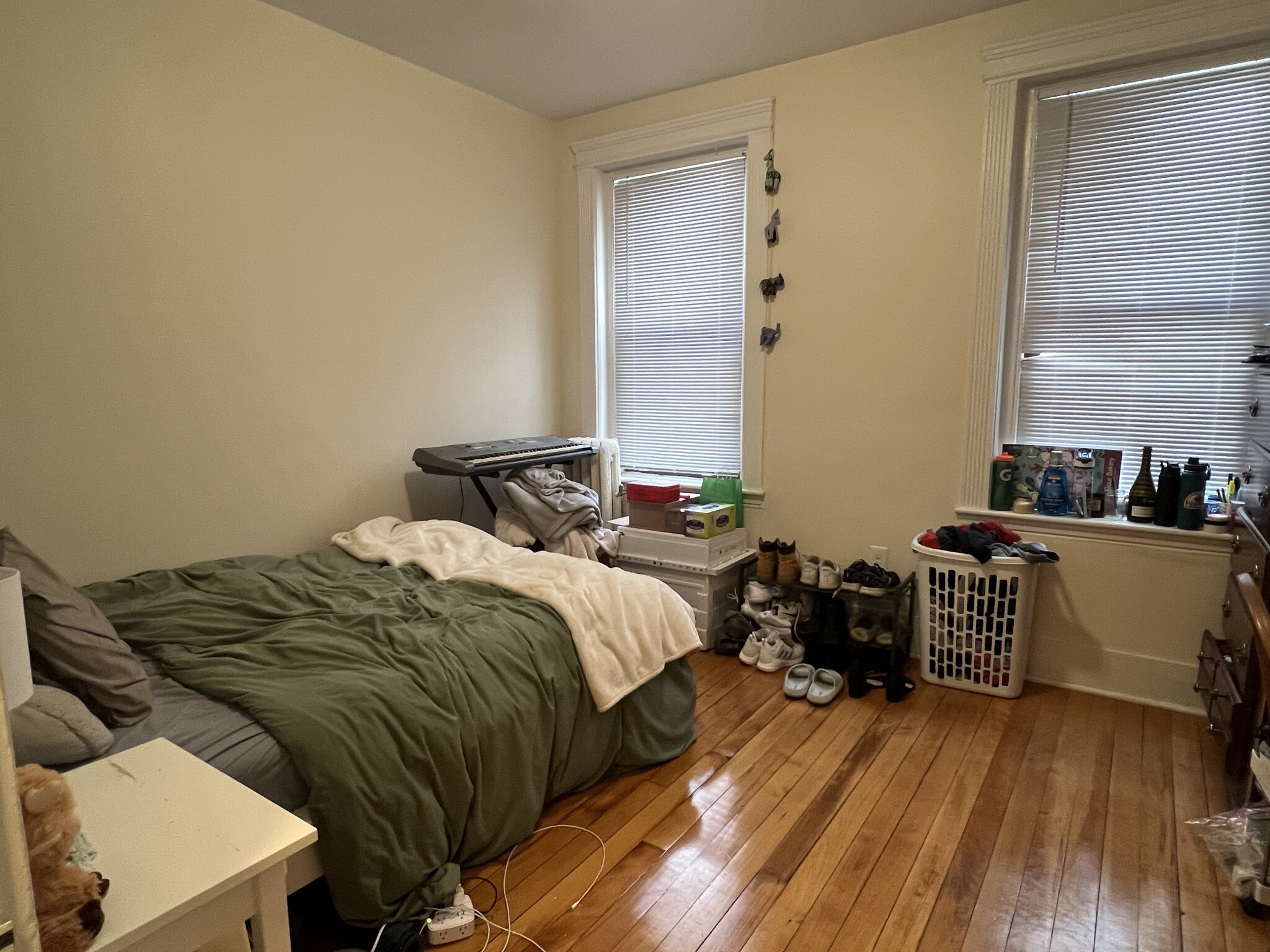 4 bed, 2 bath apartment for rent at 215 Harvard Ave Unit 3, Brighton — photo 2 of 21