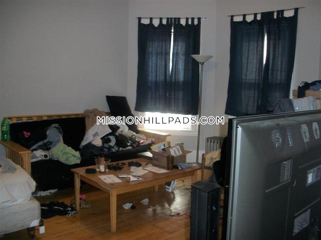 5 bed, 2 bath apartment for rent at 59 Hillside St Unit 3, Mission Hill — photo 18 of 54