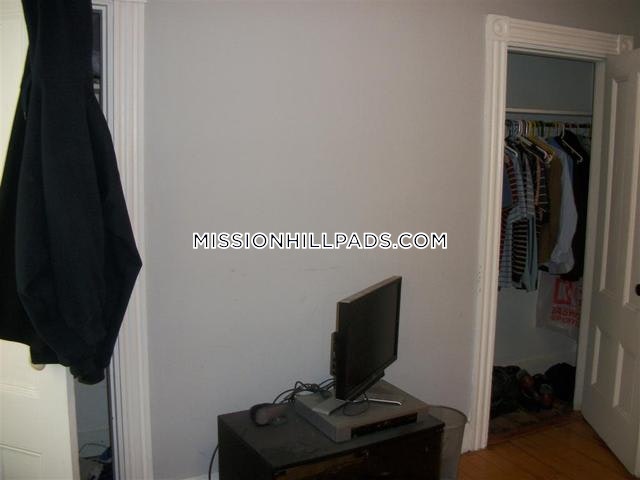 5 bed, 2 bath apartment for rent at 59 Hillside St Unit 3, Mission Hill — photo 22 of 54