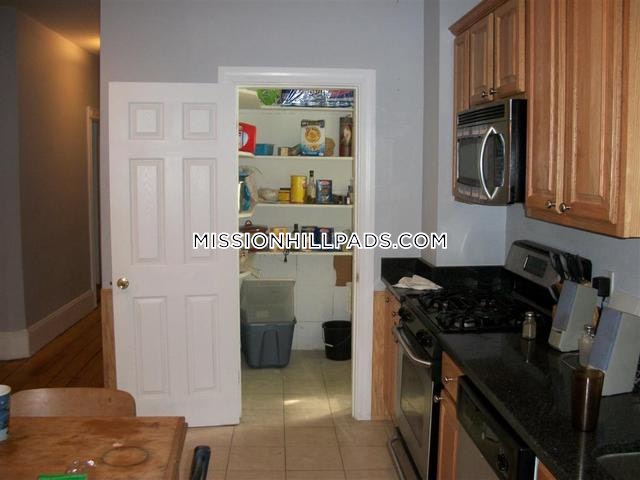 5 bed, 2 bath apartment for rent at 59 Hillside St Unit 3, Mission Hill — photo 26 of 54