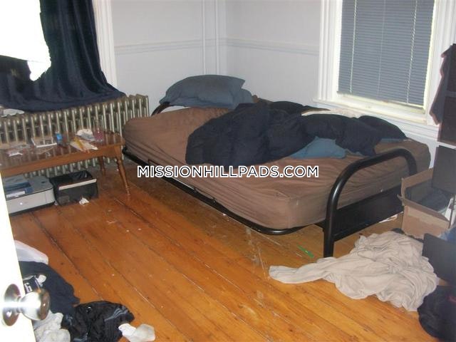 5 bed, 2 bath apartment for rent at 59 Hillside St Unit 3, Mission Hill — photo 28 of 54