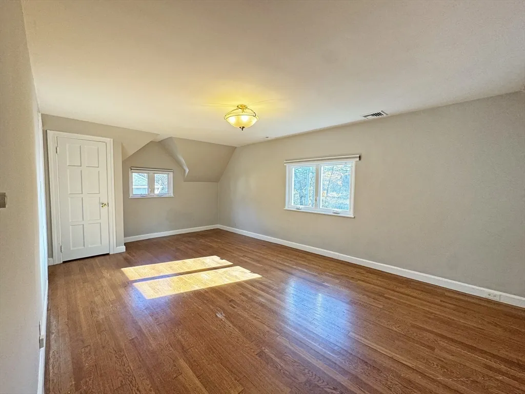 280 Quinobequin Rd, Waban