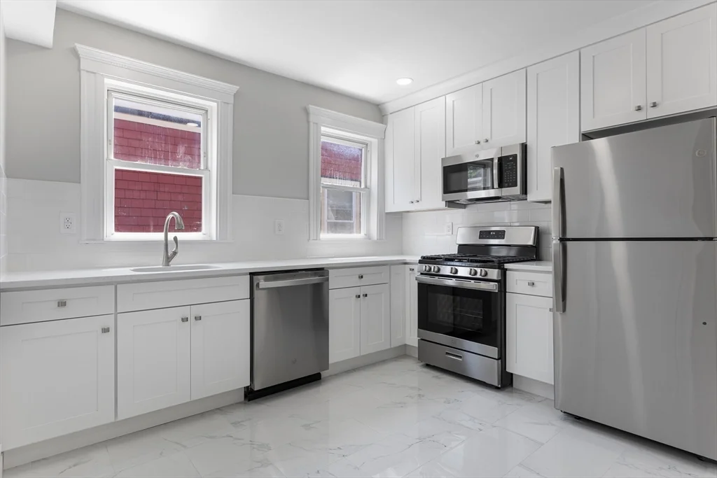 64 Bakersfield, Dorchester