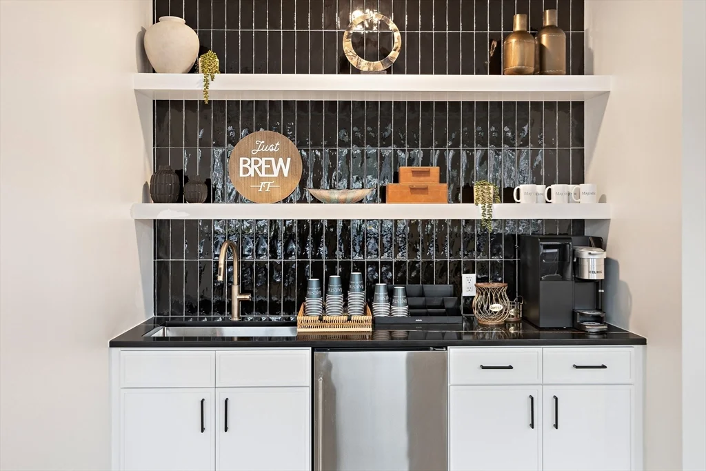 1025 Massachusetts Ave, Arlington Heights