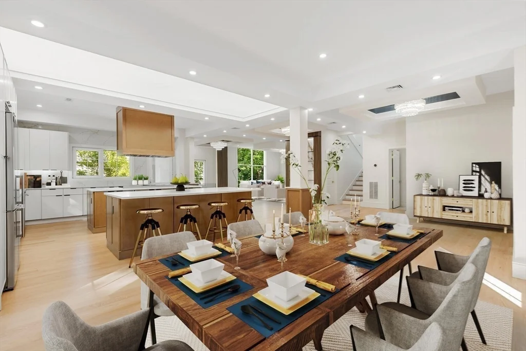 58 Chestnut St, Lynnfield