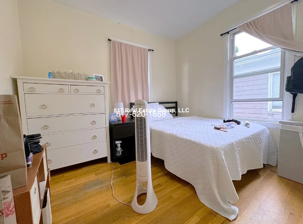 216 Freeman St, North Brookline