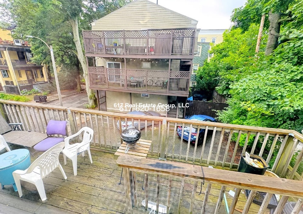 216 Freeman St, North Brookline