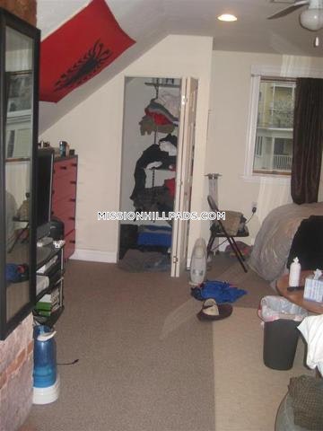 5 bed, 2 bath apartment for rent at 59 Hillside St Unit 3, Mission Hill — photo 30 of 54
