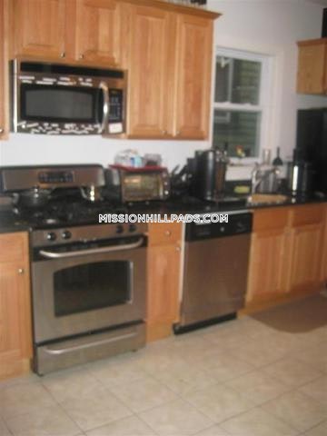 5 bed, 2 bath apartment for rent at 59 Hillside St Unit 3, Mission Hill — photo 32 of 54