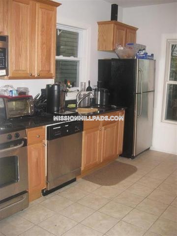 5 bed, 2 bath apartment for rent at 59 Hillside St Unit 3, Mission Hill — photo 16 of 54