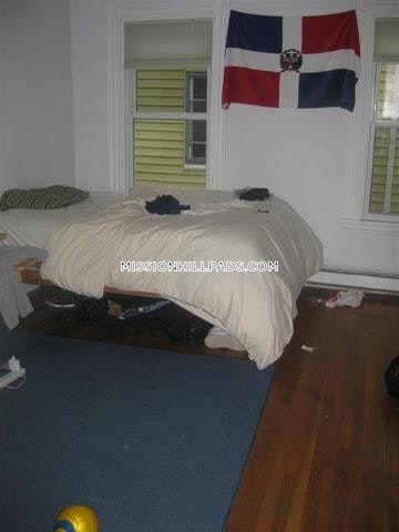 5 bed, 2 bath apartment for rent at 59 Hillside St Unit 3, Mission Hill — photo 35 of 54