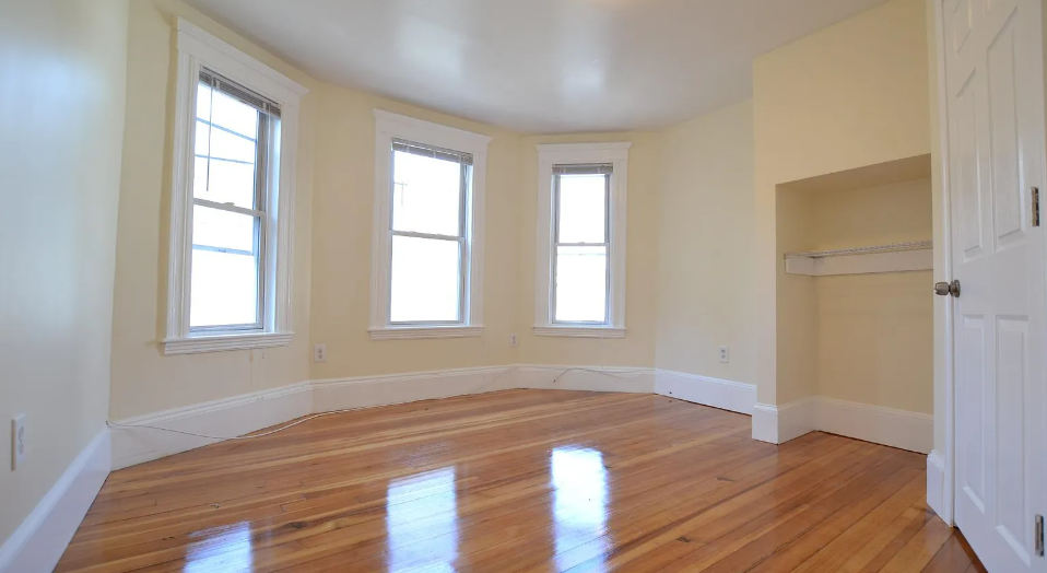 36 Brackett St, Oak Square