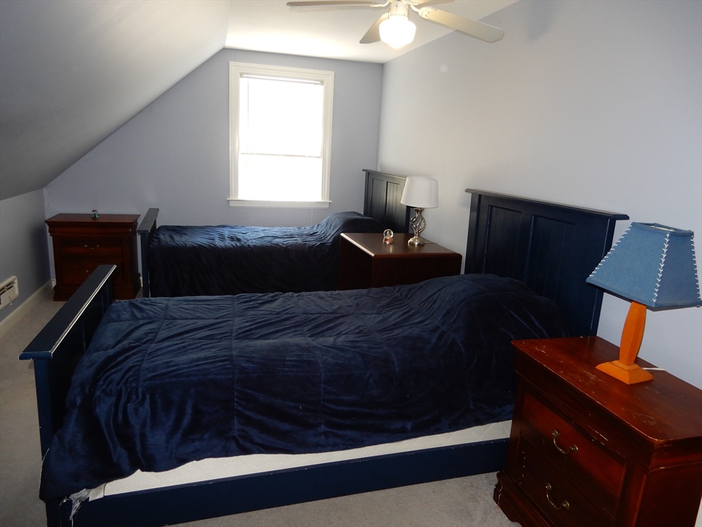 9 Fleetwood Dr, Norfolk