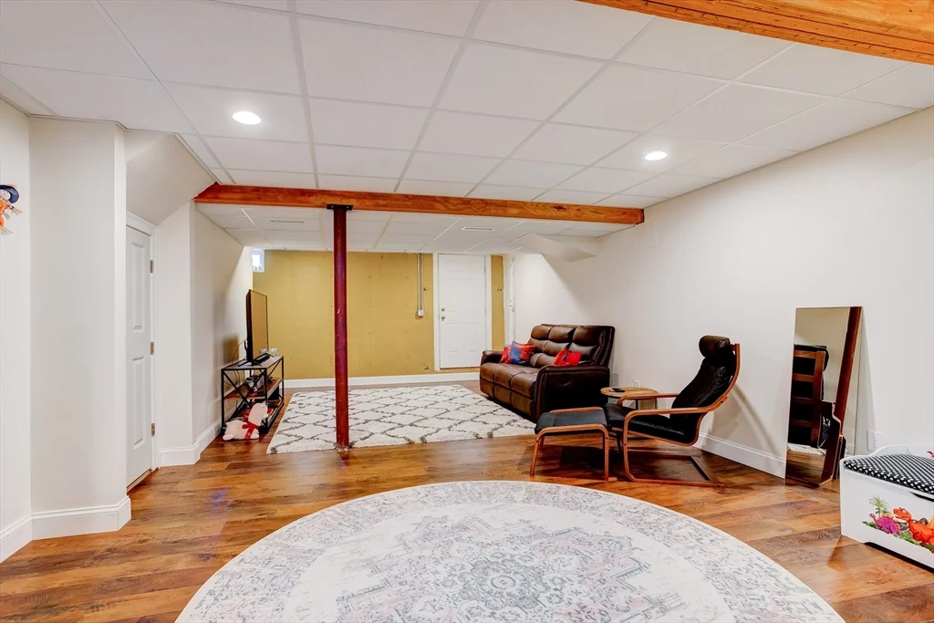 3 Hawthorne St, Woburn