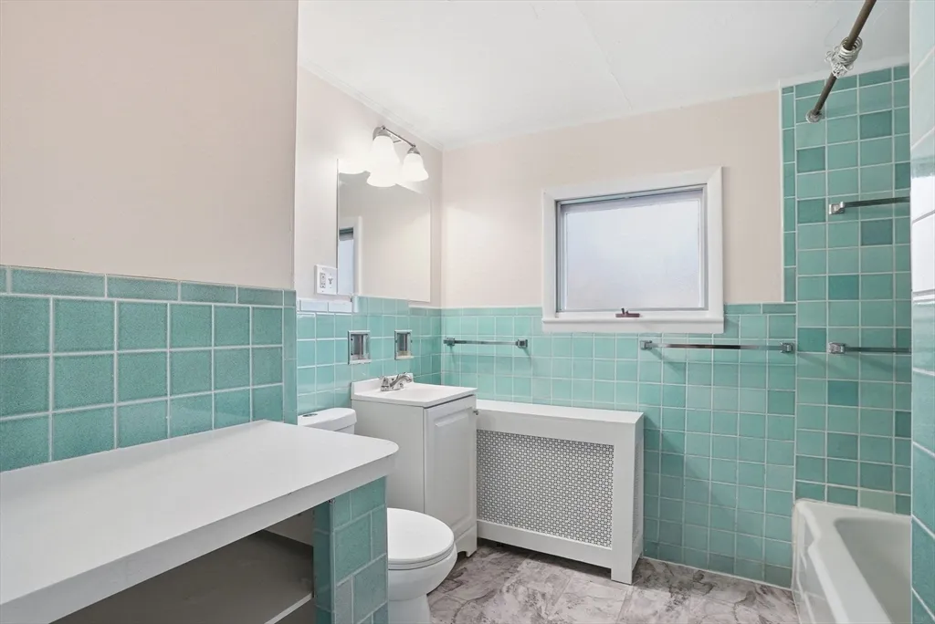 10 Charles, Winthrop