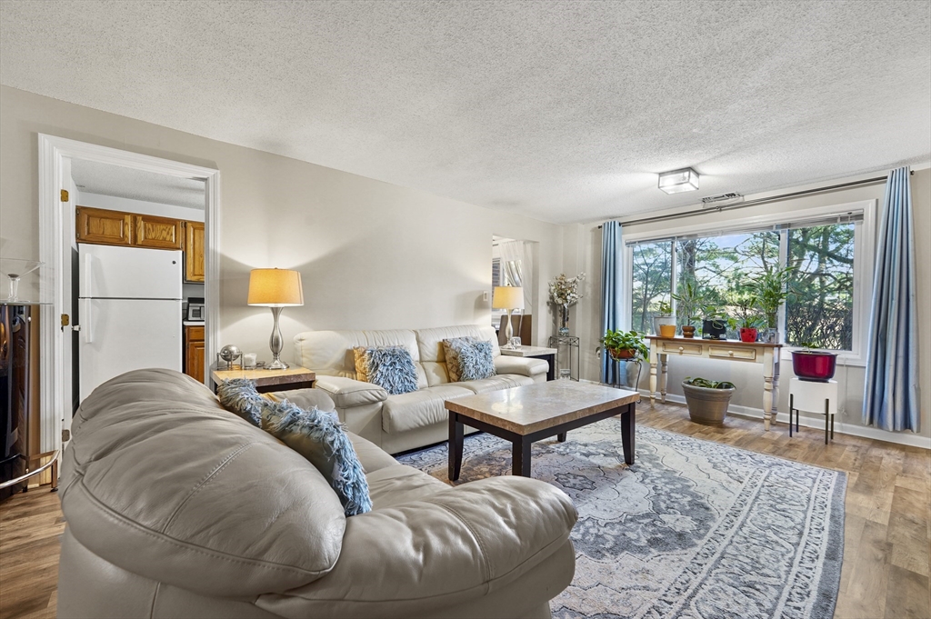 11 Ledgewood Way, Peabody