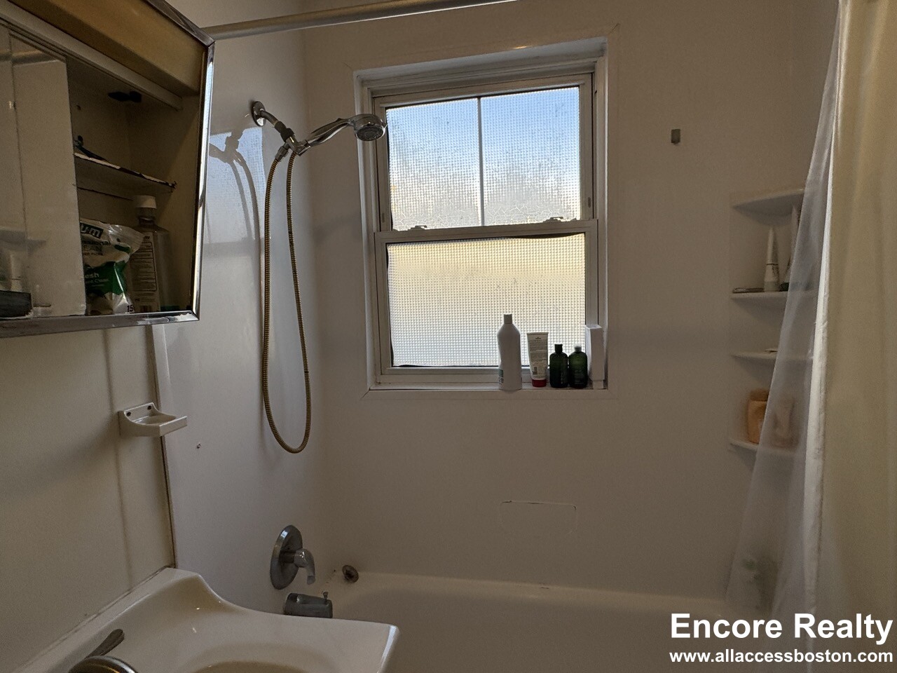 331 Faneuil St, Oak Square