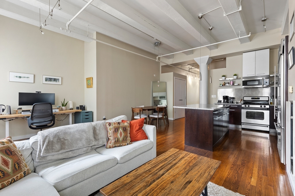 88 Kingston St, Downtown