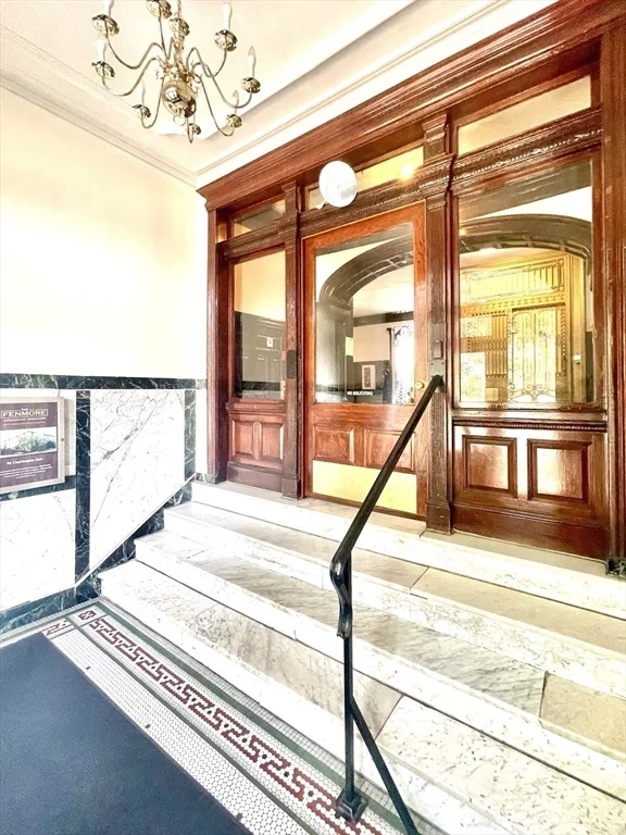 64 Charlesgate E, Fenway