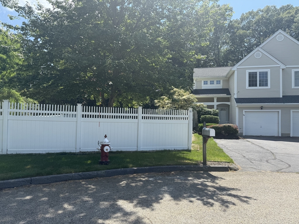 28 Ptarmigan Dr, Shrewsbury