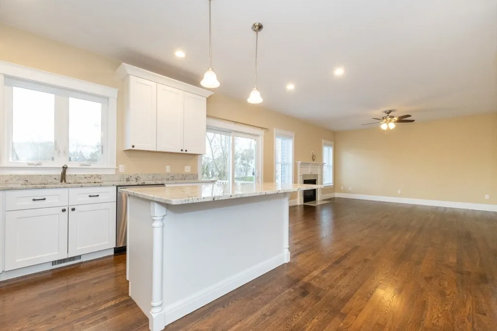 15 Hialeah Ln, Framingham