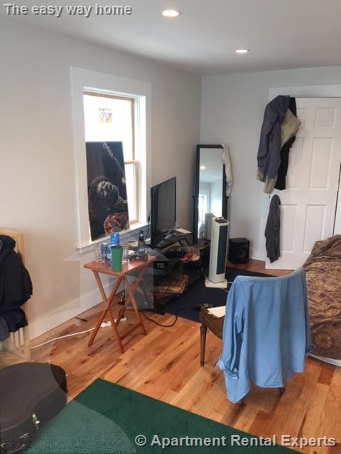 14 Renfrew St, Tufts