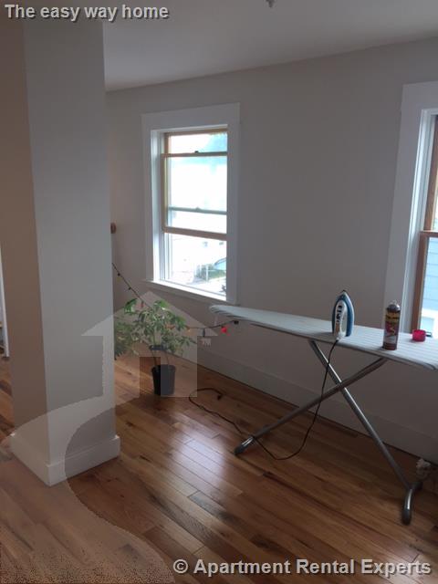 14 Renfrew St, Tufts