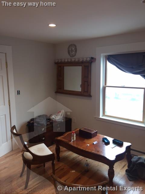 14 Renfrew St, Tufts