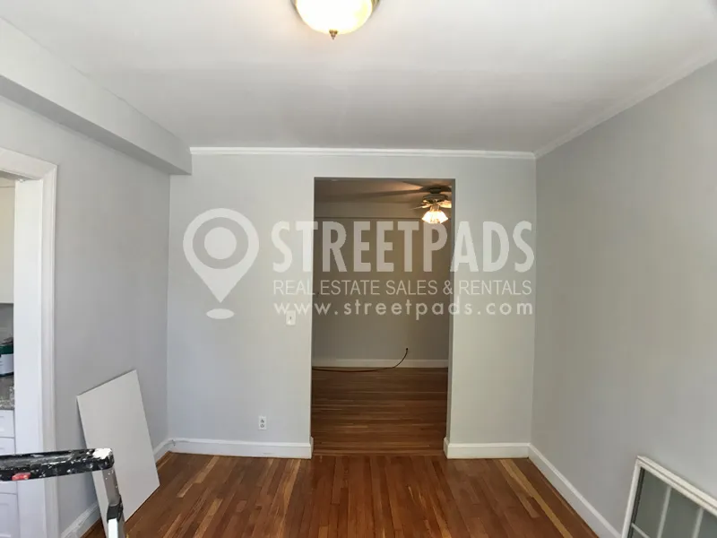 1129 Beacon St, Longwood