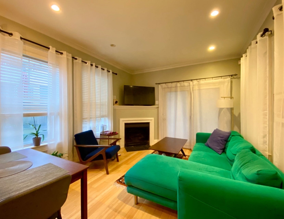 3 Leeds St, South Boston