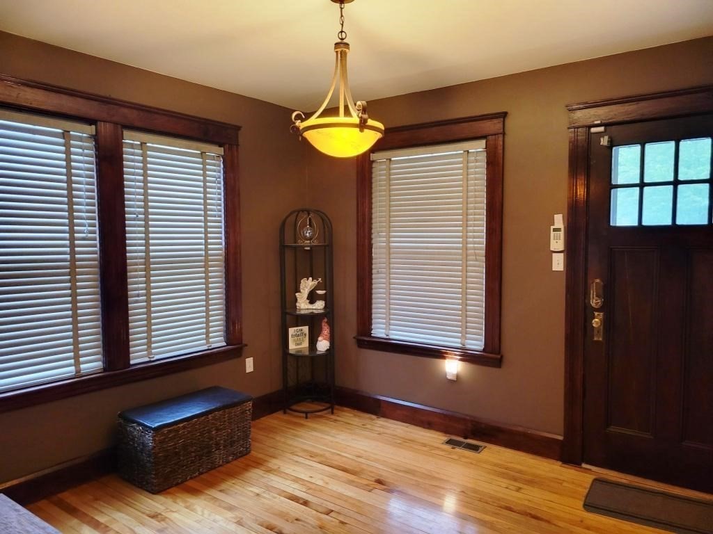 204 Massasoit Rd, Worcester