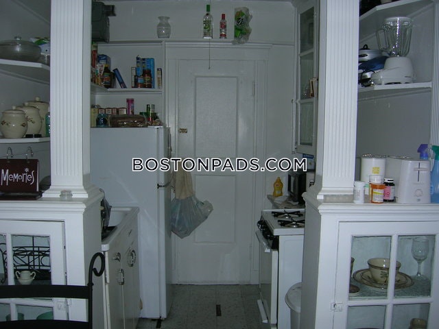 Studio bed, 1 bath apartment for rent at 121 Park Dr Unit 19, Fenway — photo 3 of 4