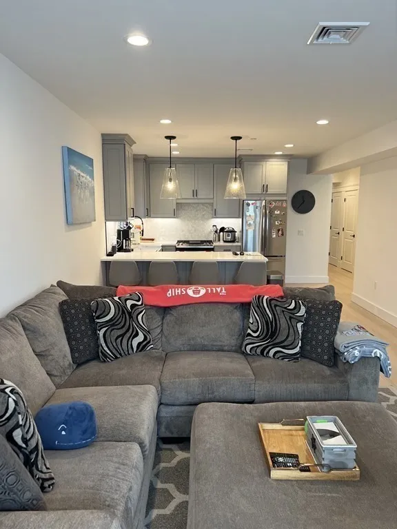 398 Bremen St, East Boston