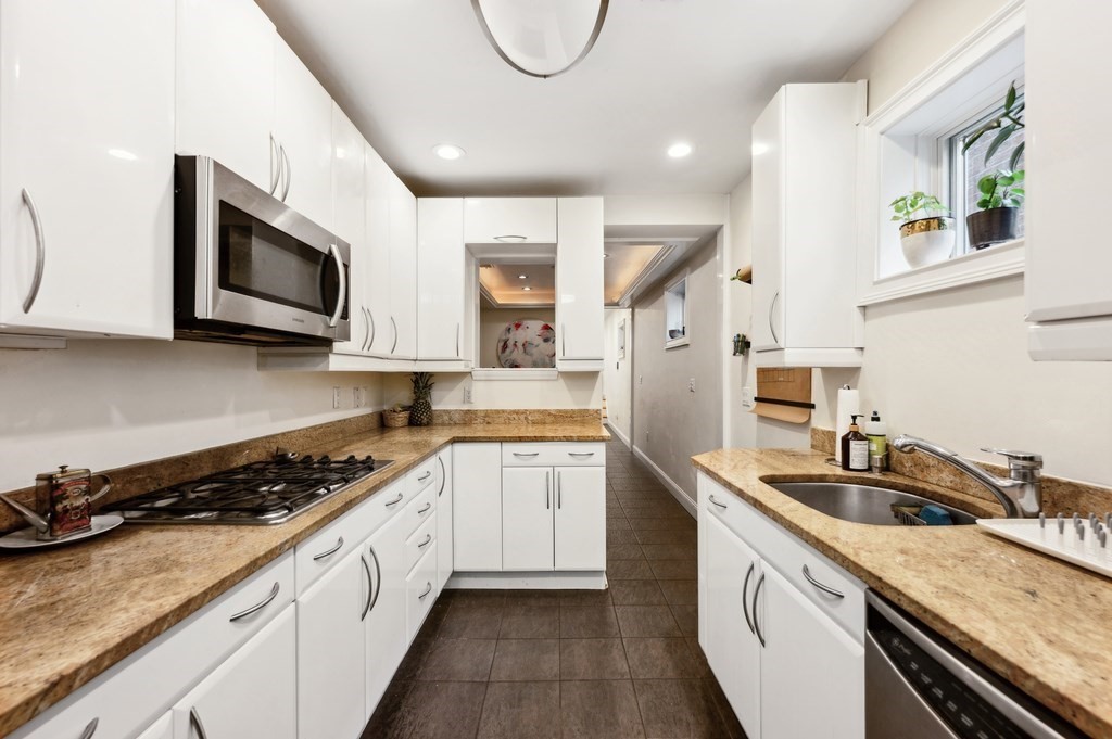 37 Queensberry, Fenway