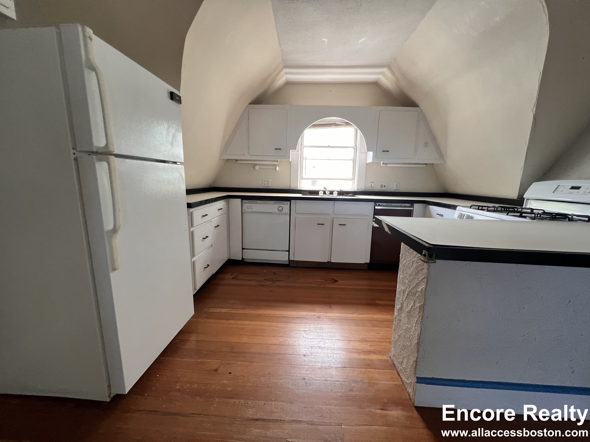 9 Kenwood St, North Brookline