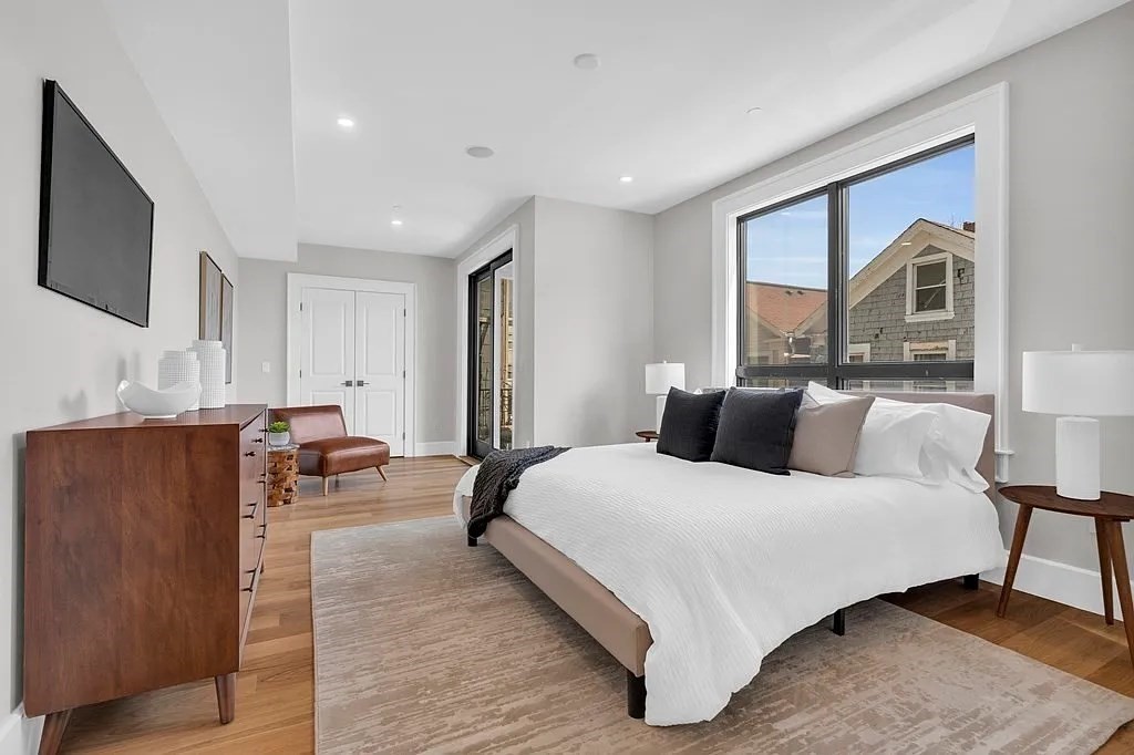 9 Glover Ct, South Boston