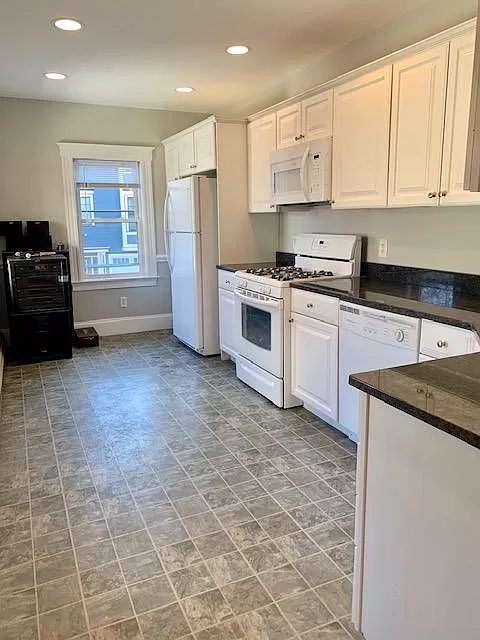 2 bed, 2 bath apartment for rent at 219 2nd St Unit 2, South Boston — photo 2 of 11