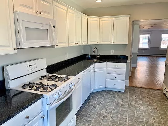 2 bed, 2 bath apartment for rent at 219 2nd St Unit 2, South Boston — photo 3 of 11