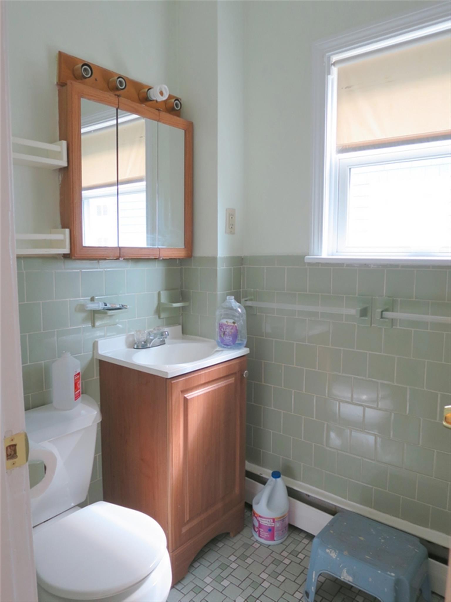 2 bed, 1 bath apartment for rent at 41 Hinckley St Unit 2, Magoun Square — photo 11 of 12