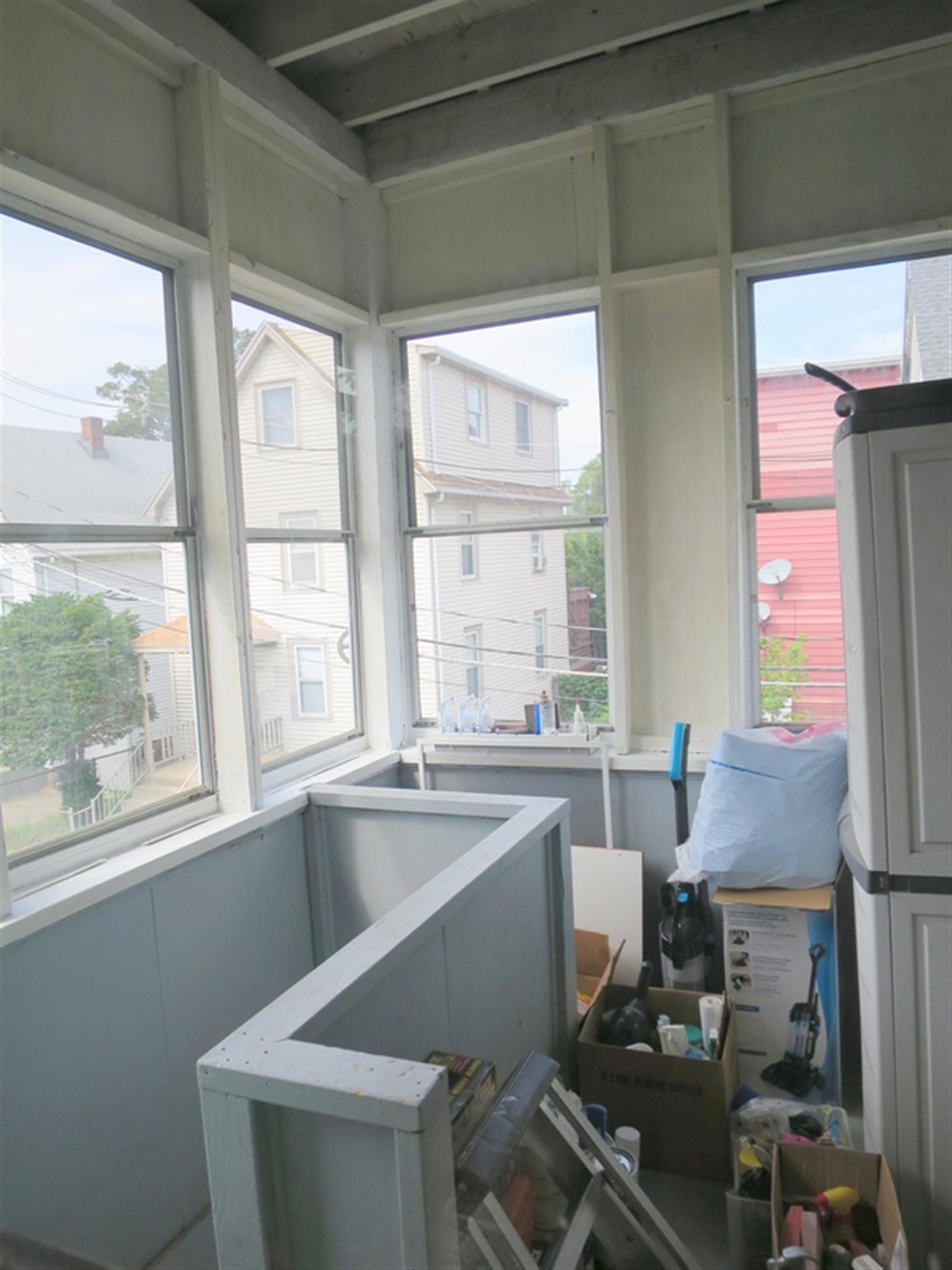 2 bed, 1 bath apartment for rent at 41 Hinckley St Unit 2, Magoun Square — photo 4 of 12