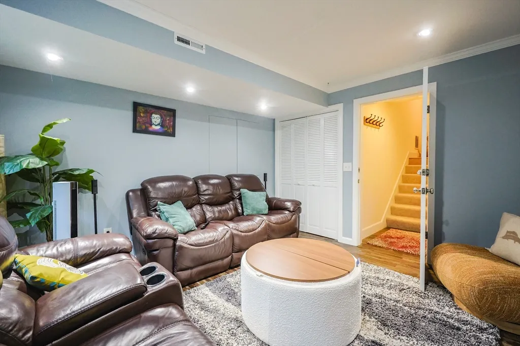 8 Patriots Blvd, Hopkinton