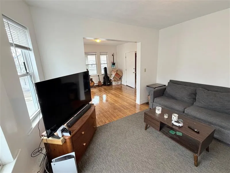 27 Conwell Ave, West Somerville