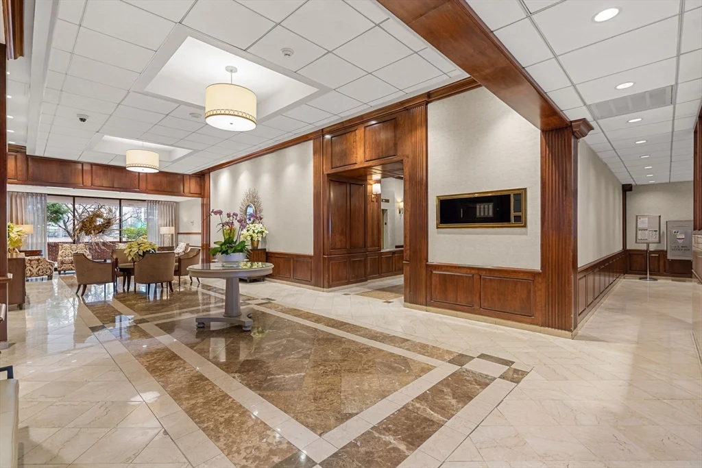 2 Hawthorne, West End