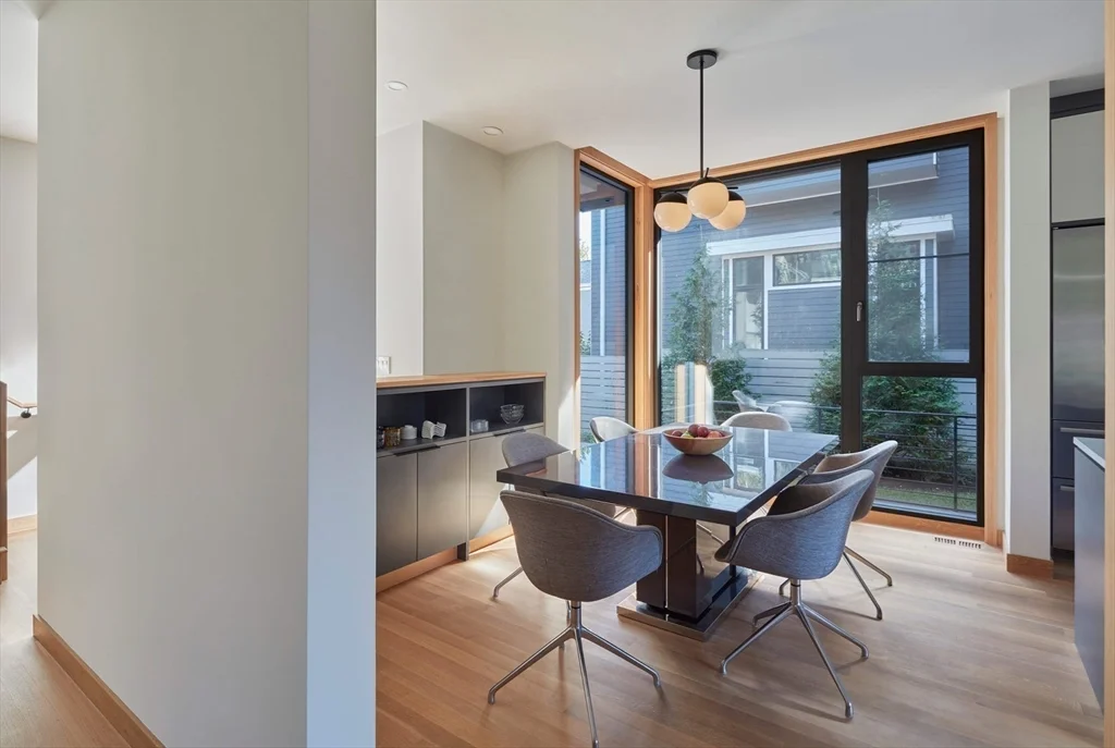 76 Holworthy St, Strawberry Hill