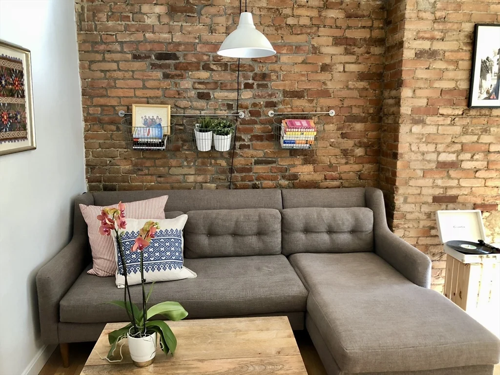 37 Lawrence St, South End