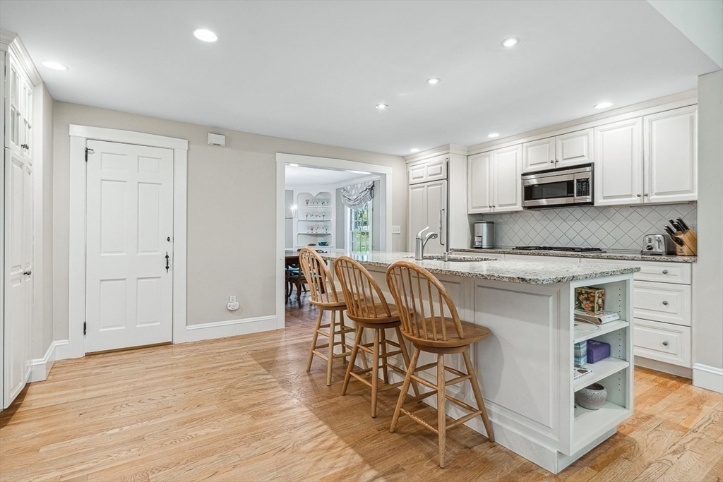37 Tennyson Rd, Wellesley