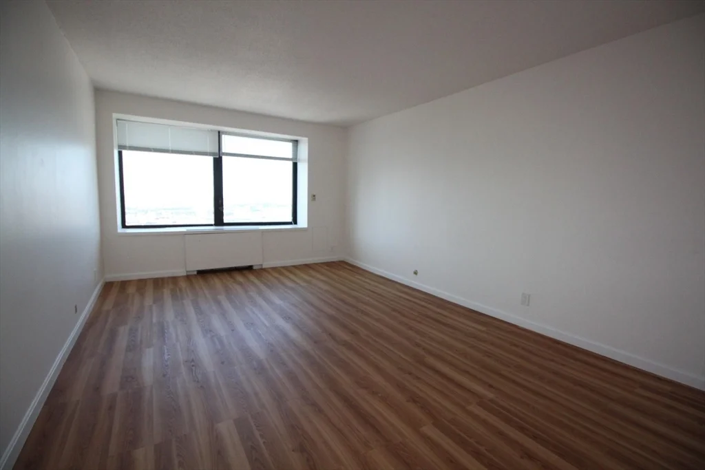 65 E India Row, Downtown