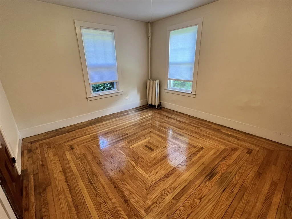 986 South East St, Amherst